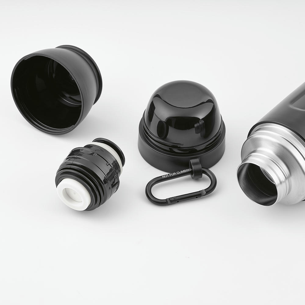 Loire Thermos aus recy.Edelstahl, 810 ml. Mit 2 Bechern und Karabiner Werbeartikel