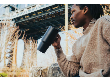 Embrace Deluxe Becher aus RCS recyceltem Edelstahl 900ml bedrucken