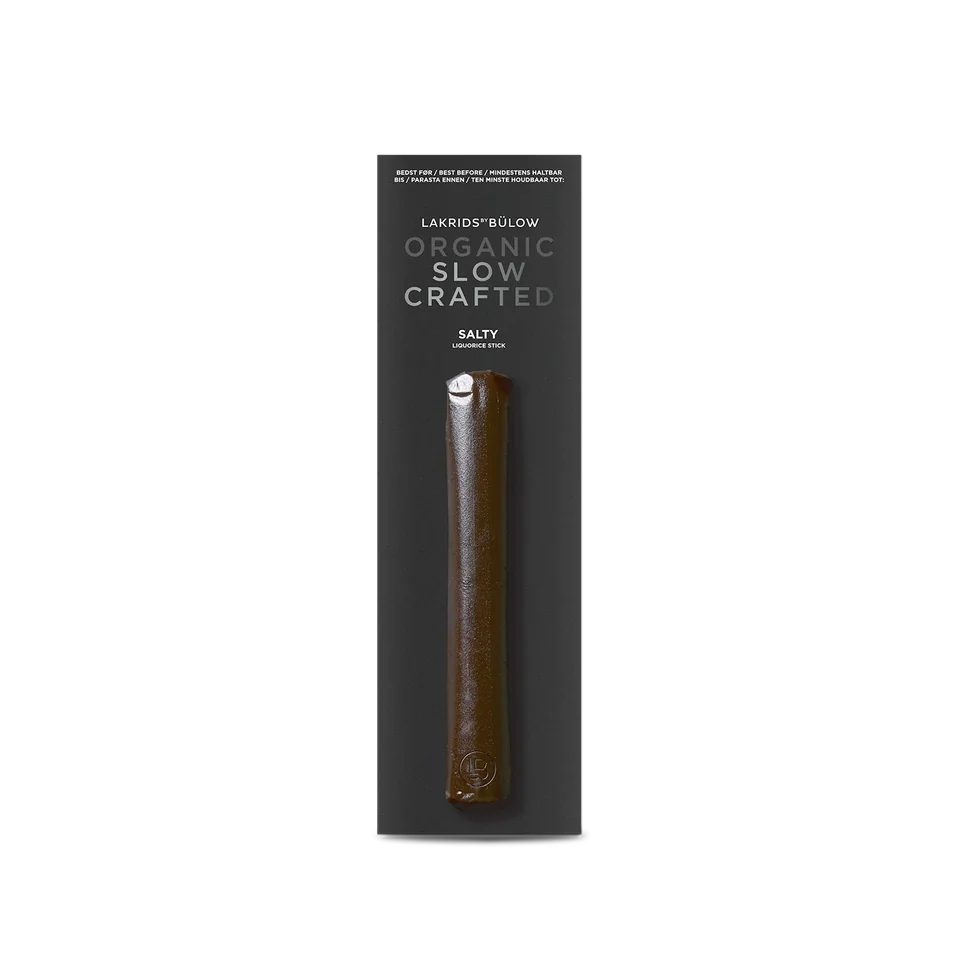 Bio-Lakritz-Stick Salty Slow Crafted Lakrids by Bülow – Produktfoto des Lakritz-Sticks, freigestellt