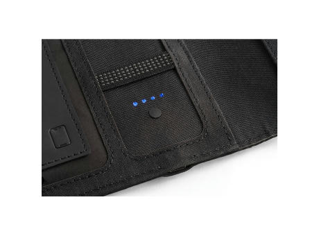 EMERGE A5 FOLDER. A5 Mappe aus 300D recyceltem Polyester (100% rPET) mit kabellosem Ladegerät Werbeartikel
