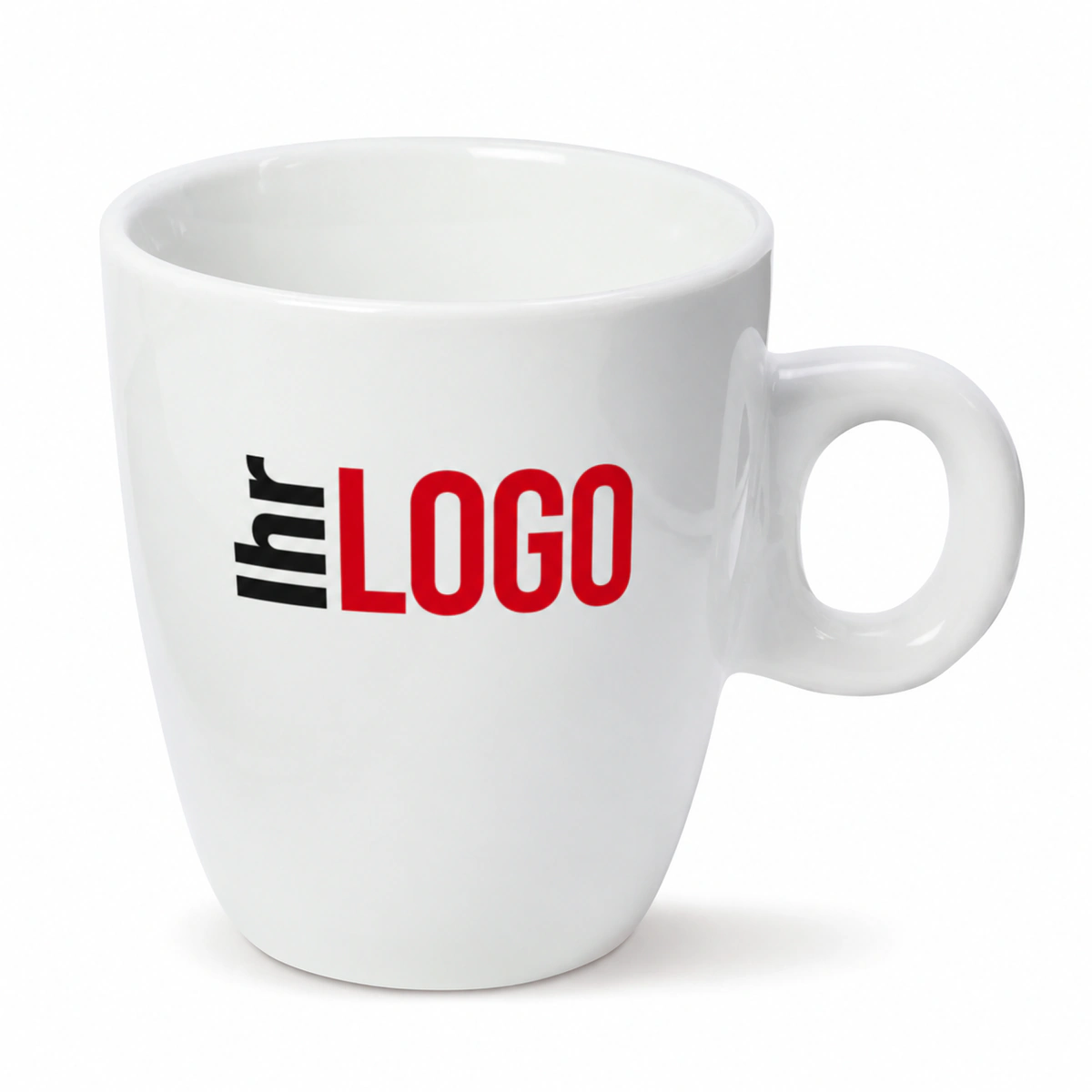 Weiße Tasse Geneve, 200 ml, mit rot-schwarzem Logo und rundlichem Henkel als Werbetasse vor weißem Hintergrund.