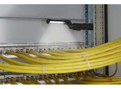 Multifunktions- Arbeitsleuchte mit austauschbarem Akku, Magnet und 5 Lichtmodi Werbeartikel