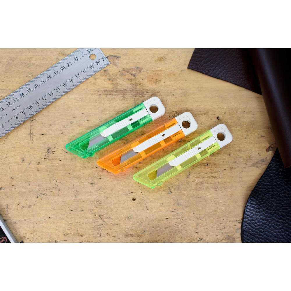 Cutter-Messer mit Federkernautomatik aus Kunststoff Griffin Werbeartikel