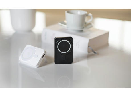 ONE Mehr braucht niemand: 5000mAh mit 15W MagSafe Wireless Charger bedrucken