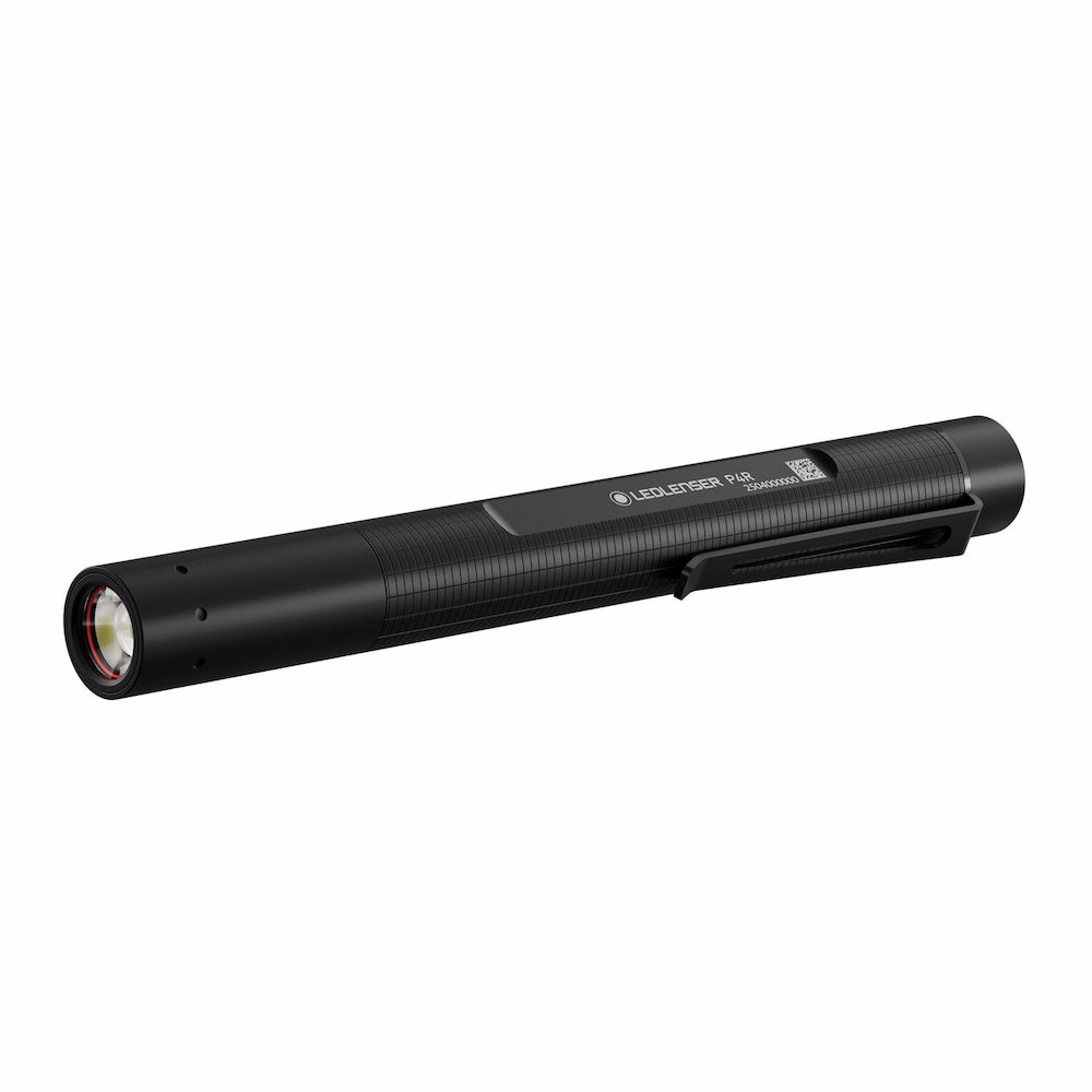 LEDLENSER P4R in Schwarz mit Clip, liegend mit Blick auf die Linse – Taschenlampe mit Gravur als Werbegeschenk