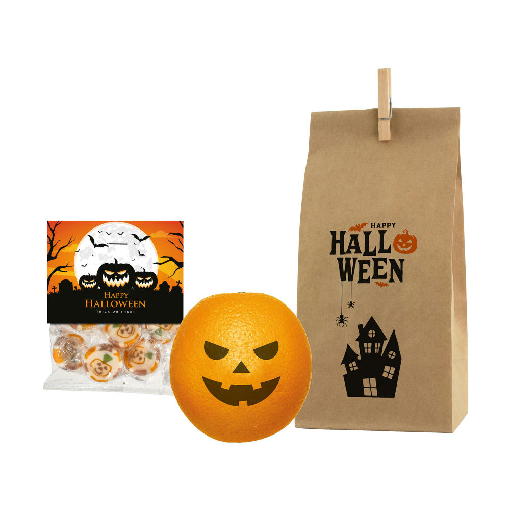 Halloween SnackBag Papiertüte mit Holzklammer gefüllt mit bedruckter Logo-Orange im Kürbisdesign und veganen Kürbisbonbons