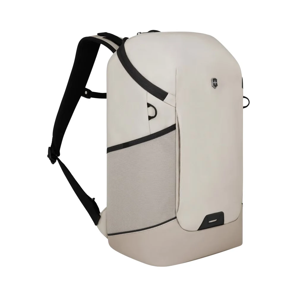 Victorinox Altmont Modern Commuter Backpack Stone White schräg von vorn – heller Pendlerrucksack als Firmengeschenk