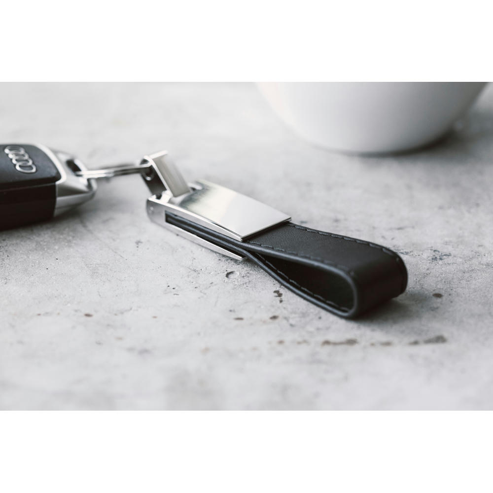 Schlüsselanhänger mit Stahlplatte und Kunsstofflasche Keon Werbeartikel