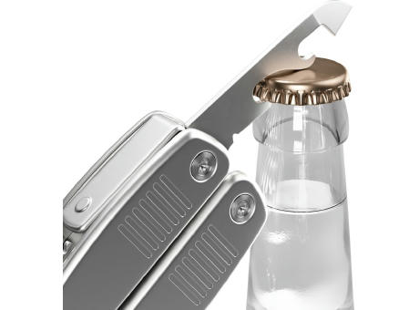 RICHARTZ TERRA tool öffnet eine Glasflasche mit dem integrierten Kapselheber – Multitool als Werbeartikel mit Ihrem Logo