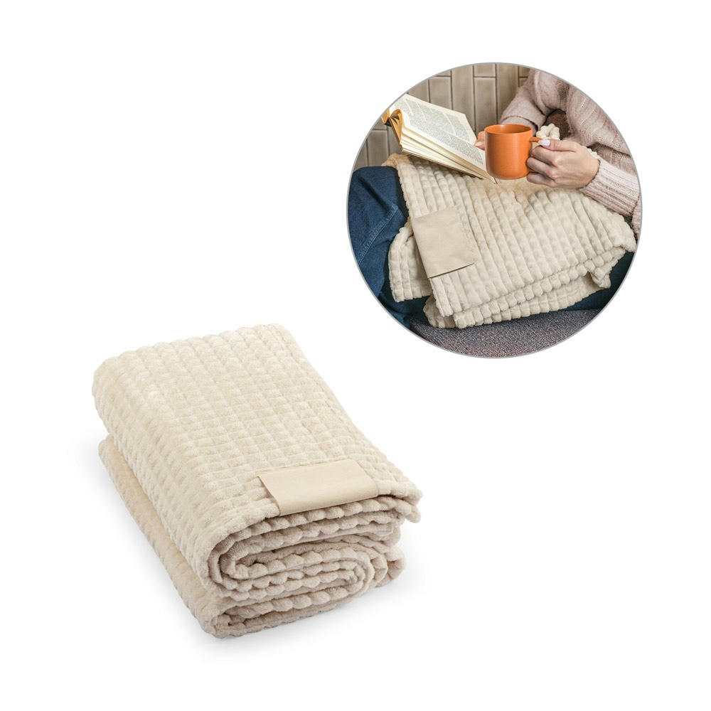 Product image CELINE. Decke aus recyceltem Polyester (100 % rPET) mit einem Aufnäher zur individuellen Veredelung Werbeartikel