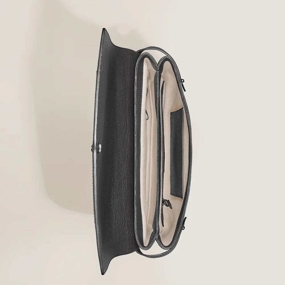 Montblanc Kleines Schreibmappe Montblanc Companion Innenansicht, durchdachte Aufteilung für Dokumente, Schreibgeräte und Zubehör, luxuriöse Organisation für Business, Meetings und Reisen.
