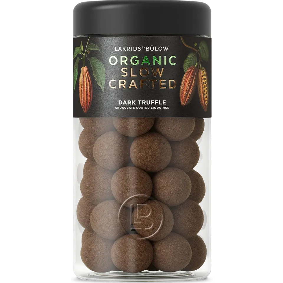Bio-Schoko-Lakritz Dark Truffle Lakrids by Bülow – Produktfoto des Slow-Crafted-Glases, freigestellt