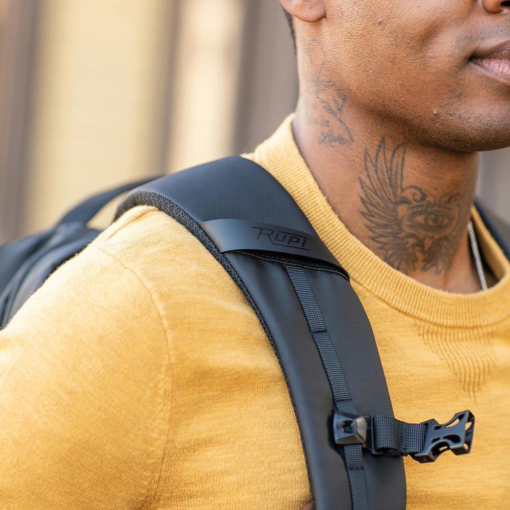 Galindo 22L Rucksack aus rPET. Seitlichem Griff. Laptops bis 17" Werbeartikel