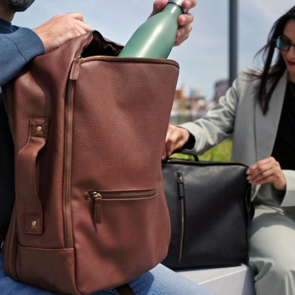 Paris 20L Rucksack recyceltem Leder passend für Laptops bis 17" Werbeartikel