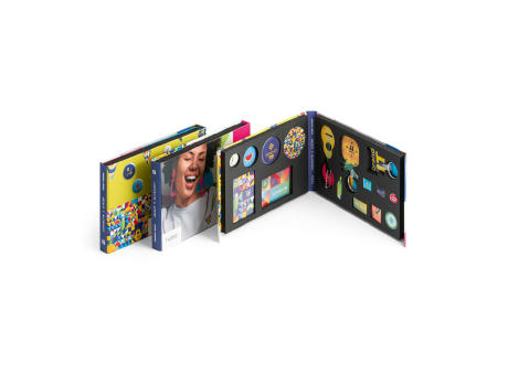Product image PIN & DOMING SHOWCASE. Mustermappe 2 in 1 Pin und Doming Werbeartikel