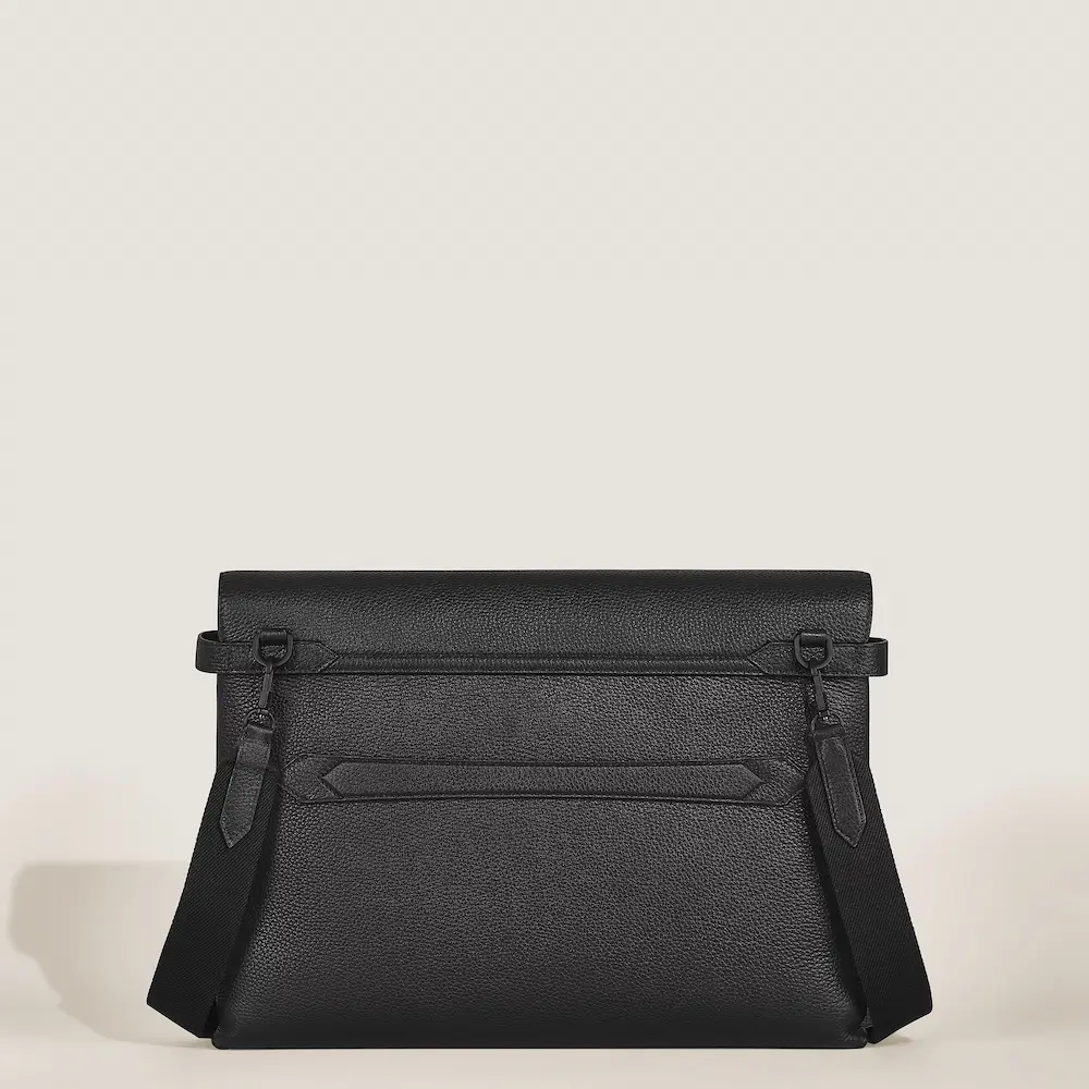Montblanc Companion Schreibmappe Rückansicht, minimalistisches und edles Design mit feiner Verarbeitung, hochwertige Schreibmappe für anspruchsvolle Geschäftsleute.