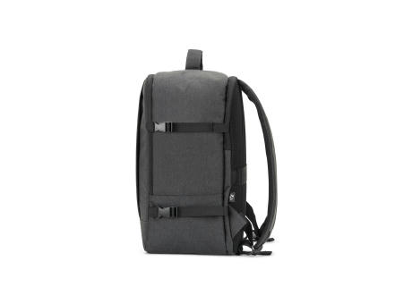 CIES. Rucksack, entwickelt um die von den Fluggesellschaften geforderten Massvorgaben zu erfüllen, aus hochdichtem, recyceltem 600D-Polyester bedrucken