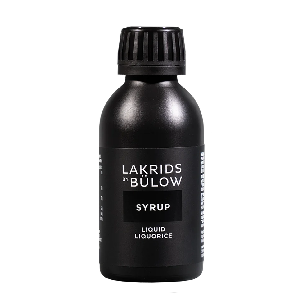 Lakritzsirup Lakrids by Bülow – Produktfoto der Sirupflasche, freigestellt