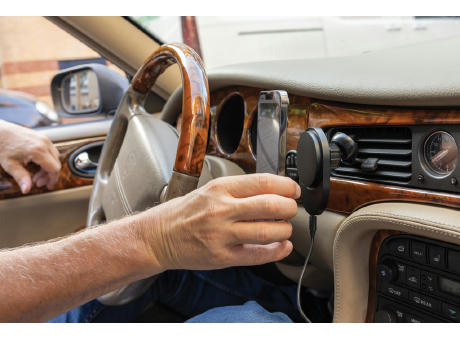 PowerCruze magnetischer 15W Autohalter aus RCS rec. ABS Werbeartikel