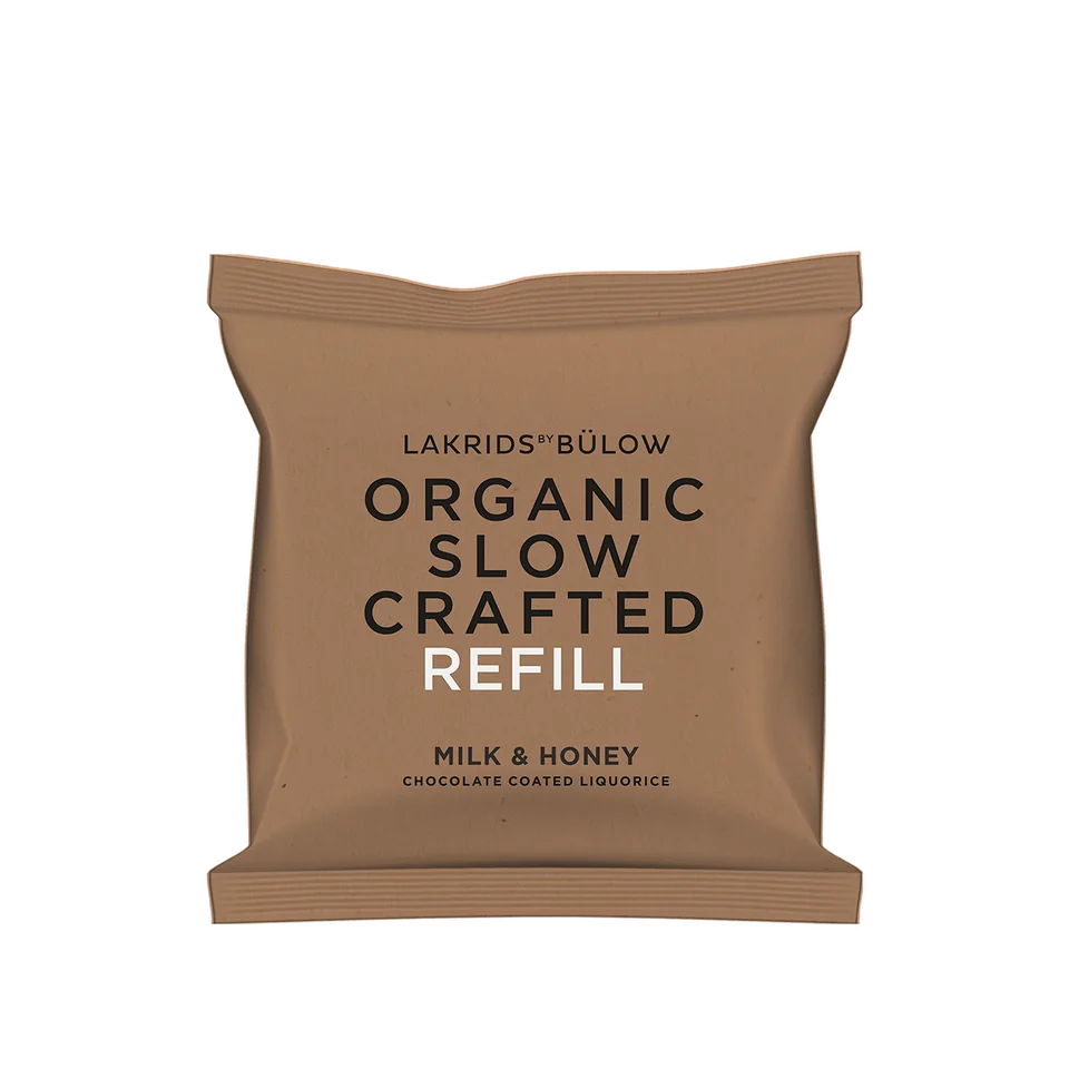 Bio-Schoko-Lakritz Milk & Honey Refill Lakrids by Bülow, 265 g Bio-Schoko-Lakritz Milk & Honey Refill Lakrids by Bülow – Produktfoto des Nachfüllbeutels, freigestellt