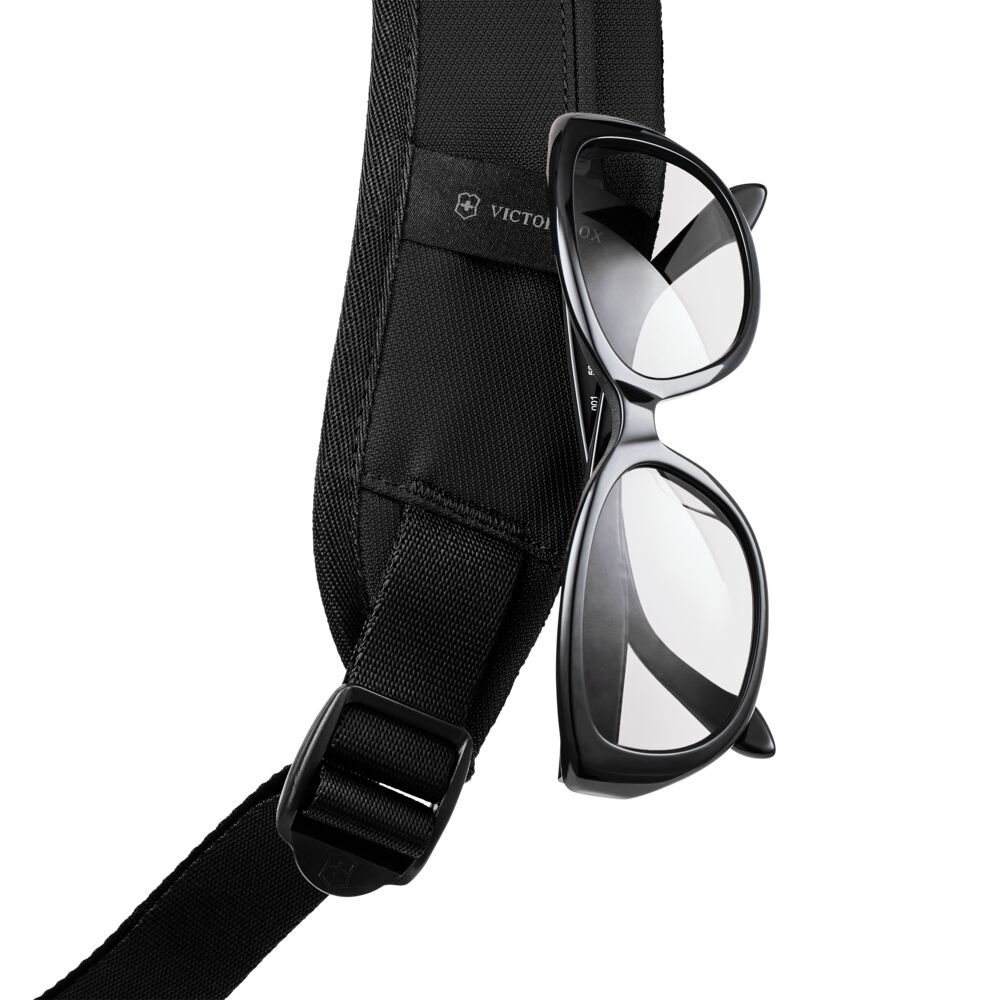 Victorinox Altmont Modern 2-Way Bag integrierter Brillenhalter, praktisches Detail zur sicheren Befestigung einer Sonnen- oder Lesebrille, funktionales Feature für Business, Reisen und den täglichen Einsatz.
