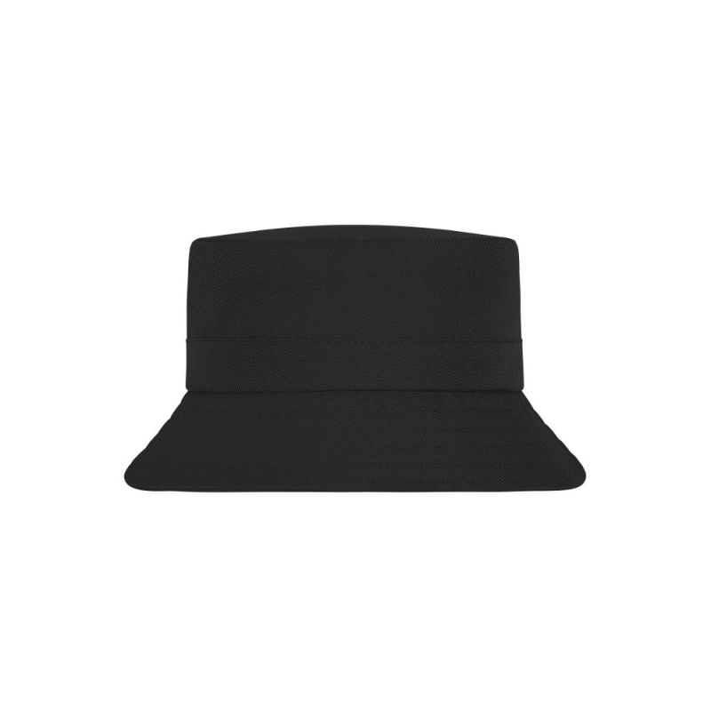 schwarz (black)